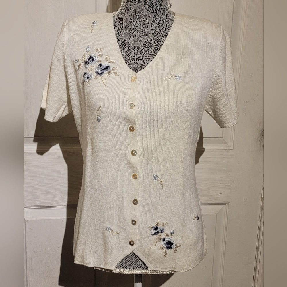 Emily Rose Ivory Embroidered Pansy Flowers Women's Small 8 Button Sweater